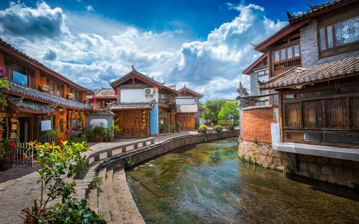 與馬云相愛相殺三十年，郭凡生燈火下樓臺