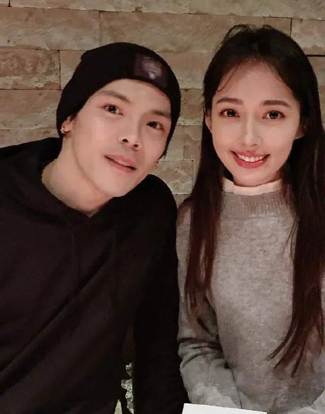 杰基見過碧·海登了！一家人住在半島酒店，一晚花費高達5000元。