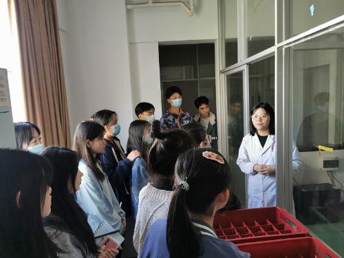 省鎢稀土質檢中心開展青年文明開放周。