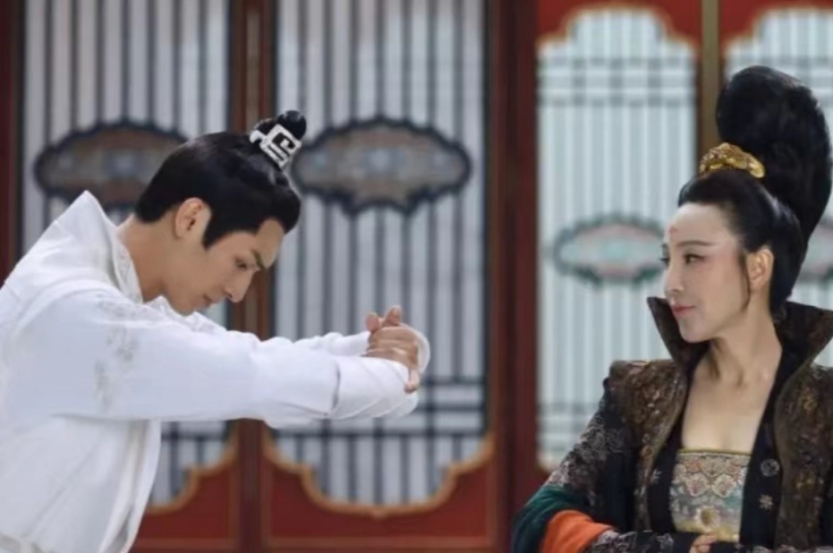 魏暴露出嚴(yán)重的財務(wù)問題。高管主動降薪50%，基層工資只發(fā)70%