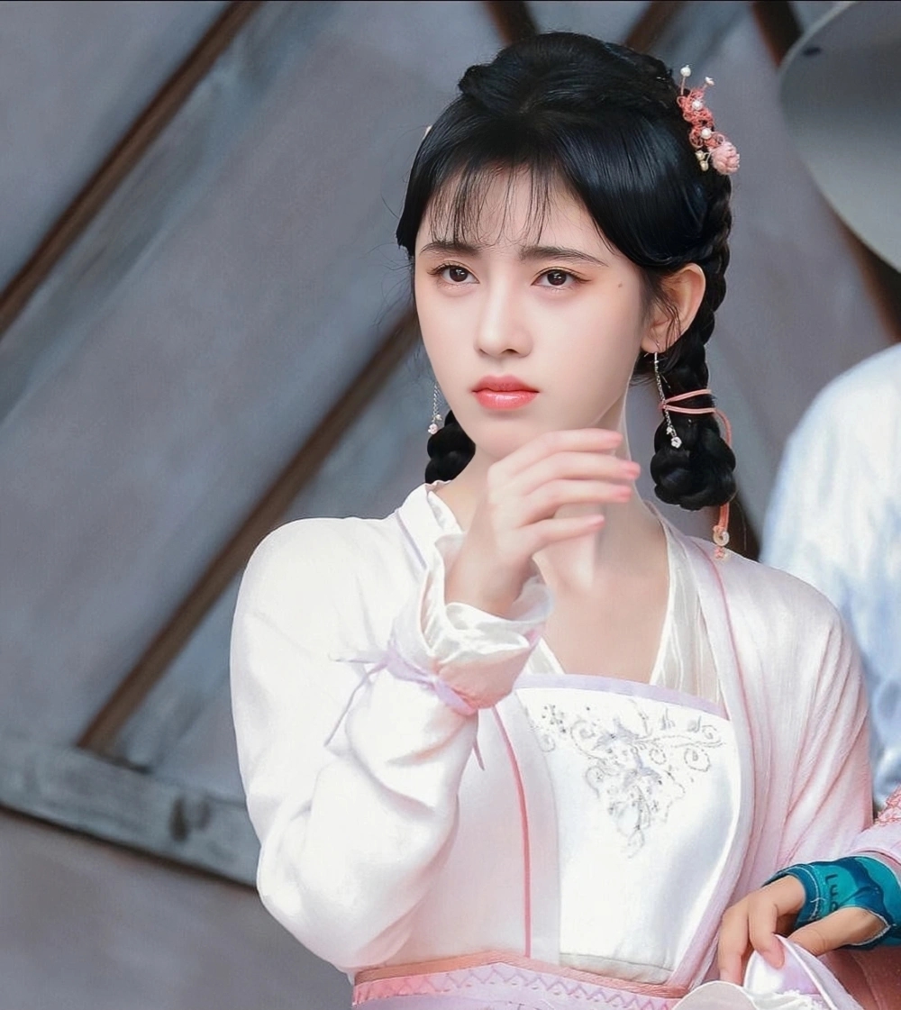 格爾加·多主演了動作片《鐵石心腸》，并宣布《網(wǎng)飛》將于今年8月11日上映