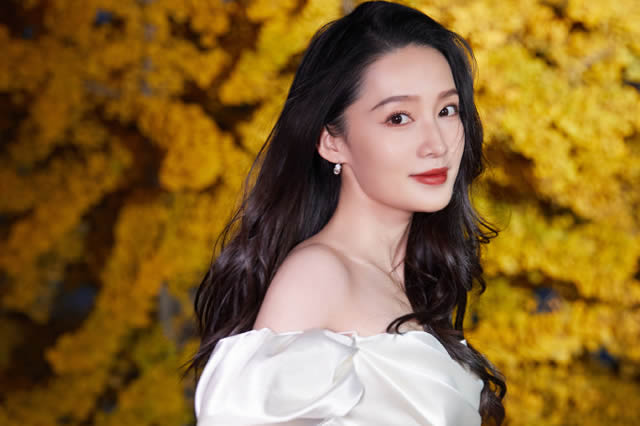 凱西·周(Kathy CHAU歲時說，“5個男人同時追我，但我覺得沒必要結婚