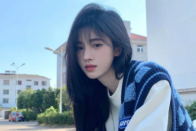 ?韓是一個14歲的“老秀才”，表演出色