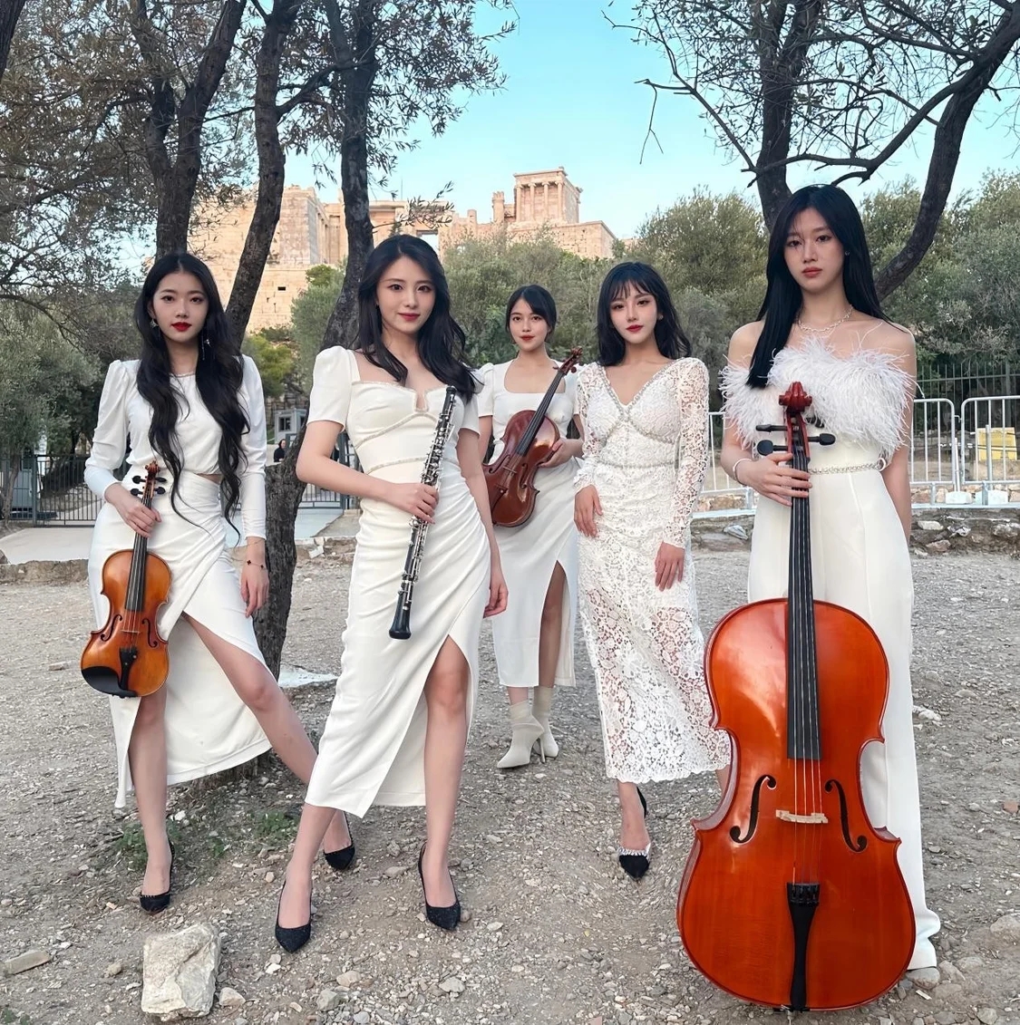 林心如霍建華慶祝了他父親的73歲生日。林爸爸穿著兩萬的衣服，酒席爭議