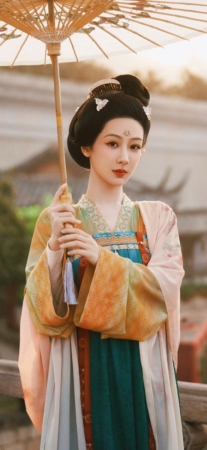 咬人犬“艾特”洗澡時去世，演員陳喬恩暗指“潘宏虐狗”引爭議