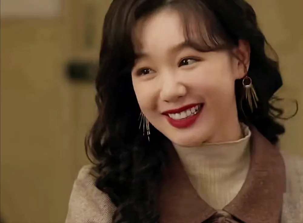 男星Tony安因父親連娶四任妻子無法結婚，患精神病飽受折磨