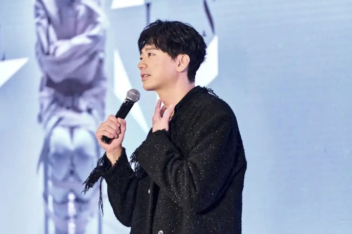 陳喬恩帶老公回臺灣聚會，夫妻倆高顏值顯年輕，同齡好友都老了