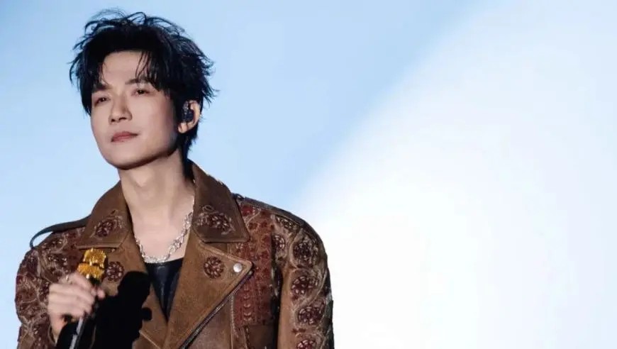 陳曉“渡劫重生”，離婚21天后以事業(yè)為重，煥發(fā)新生?