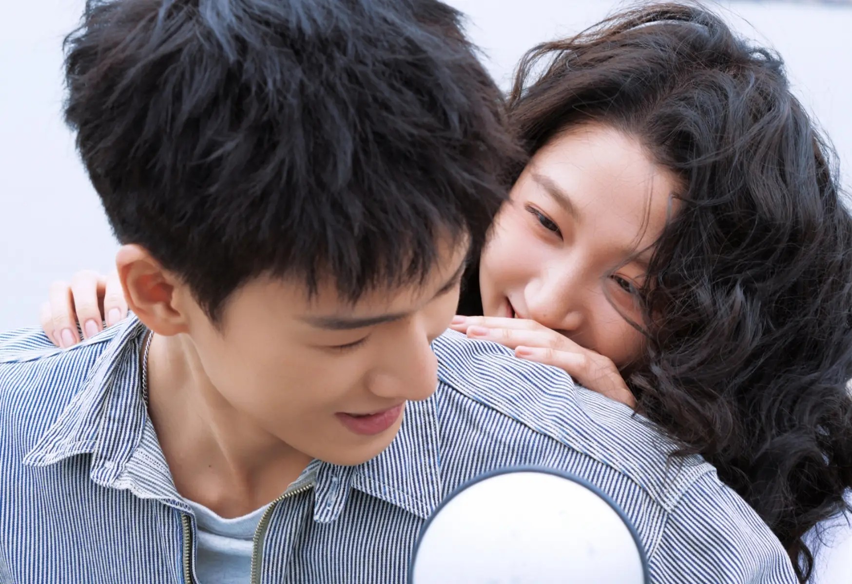 趙麗穎參加私人聚會，和男高層保持距離，與趙德胤相處狀態(tài)不一樣