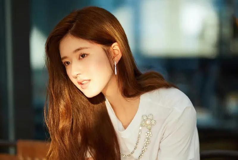 楊冪攜雙片閃耀上影節：時尚與演技的雙重盛宴?