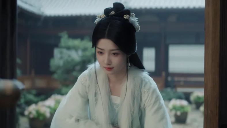 李嘉欣生日派對驚艷全場，深V禮服完美身材，網友：歲月不敗美人