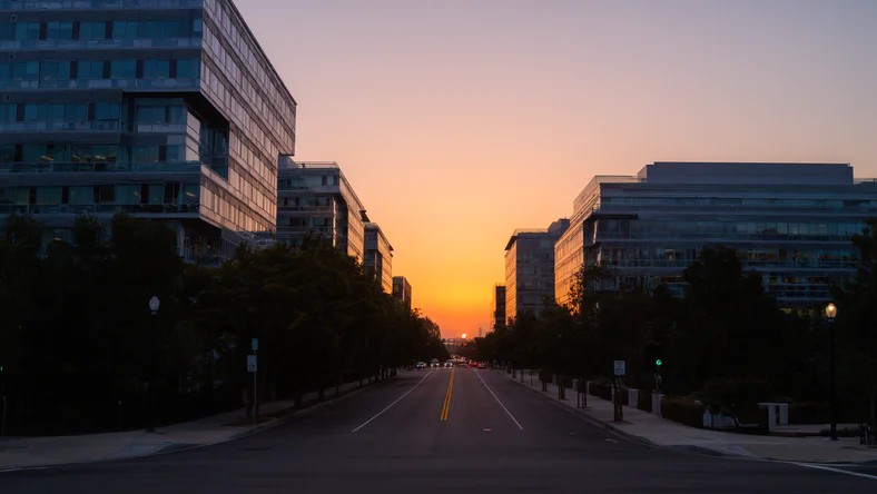 “禁酒令”后，小城酒店餐廳為誰亮燈？