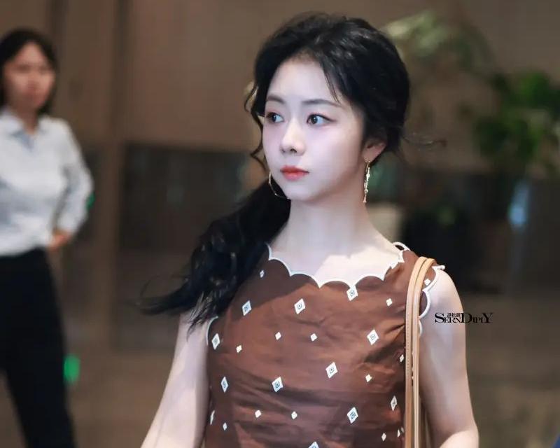 香港知名男星移民后節衣縮食，點外賣都覺得奢侈，兩年換新房