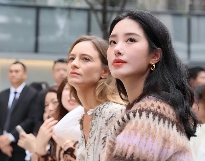 向佐發文回應“向家破產”傳聞：說話的人請有點底線